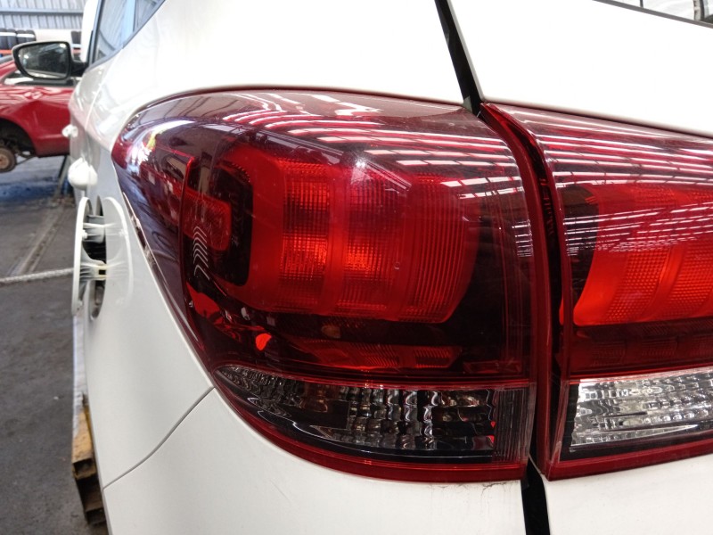 Recambio de piloto trasero izquierdo para kia carens iv 1.6 gdi referencia OEM IAM   