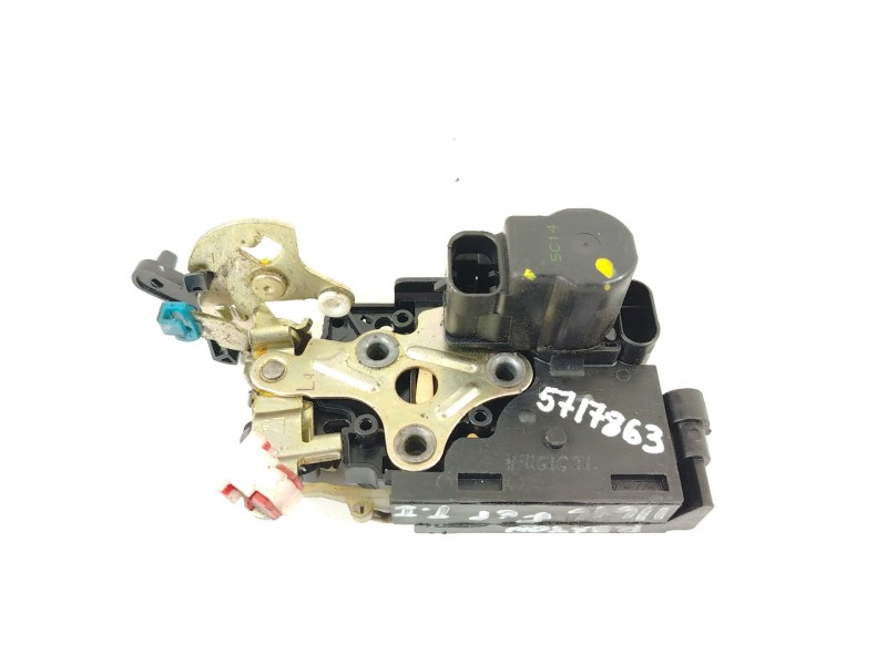 Recambio de cerradura puerta trasera izquierda para ssangyong rexton 2.9 td gls referencia OEM IAM 7131008002  