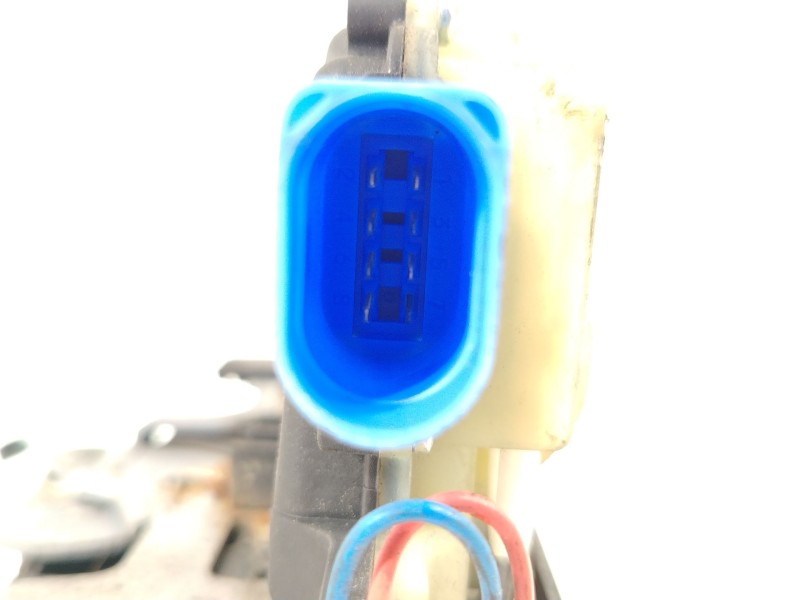 Recambio de cerradura puerta delantera derecha para seat ibiza iii (6l1) 1.4 tdi referencia OEM IAM 3B1837016CC  