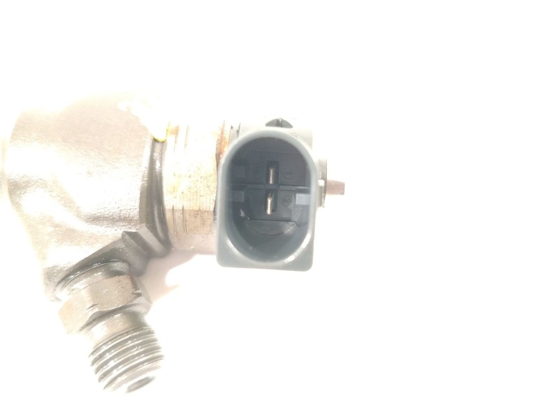 Recambio de inyector para seat leon (5f1) 1.6 tdi referencia OEM IAM 04L130277AJ  