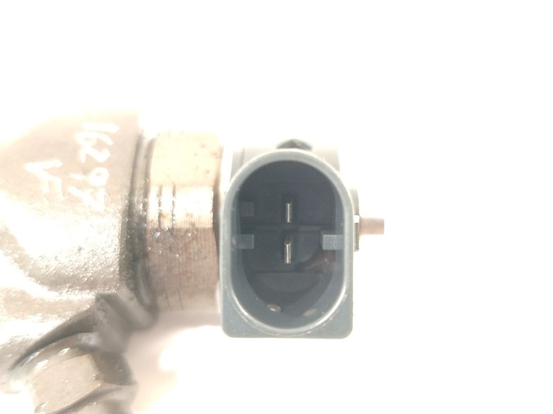Recambio de inyector para seat leon (5f1) 1.6 tdi referencia OEM IAM 04L130277AJ  