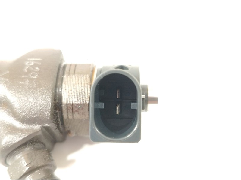 Recambio de inyector para seat leon (5f1) 1.6 tdi referencia OEM IAM 04L130277AJ  