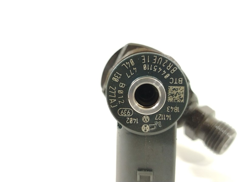Recambio de inyector para seat leon (5f1) 1.6 tdi referencia OEM IAM 04L130277AJ  