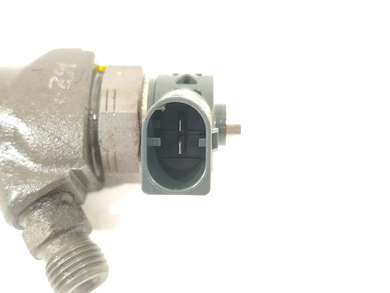 Recambio de inyector para seat leon (5f1) 1.6 tdi referencia OEM IAM 04L130277AJ  