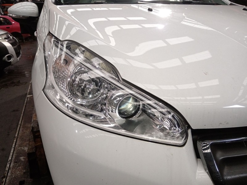Recambio de faro derecho para peugeot 208 i (ca_, cc_) 1.2 vti 82 referencia OEM IAM 9802221680  
