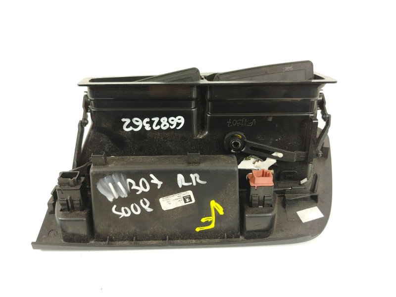 Recambio de rejilla aireadora para peugeot 5008 premium referencia OEM IAM 9686527977  