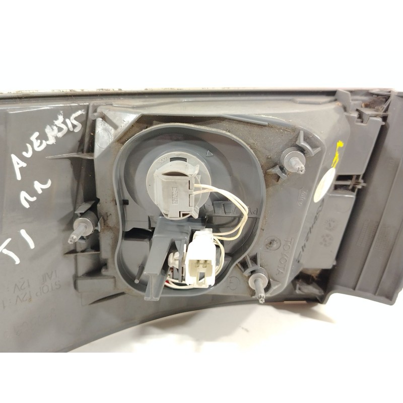 Recambio de piloto trasero izquierdo para toyota avensis sedán (_t27_) 2.0 d-4d (adt270_) referencia OEM IAM 8156105270  