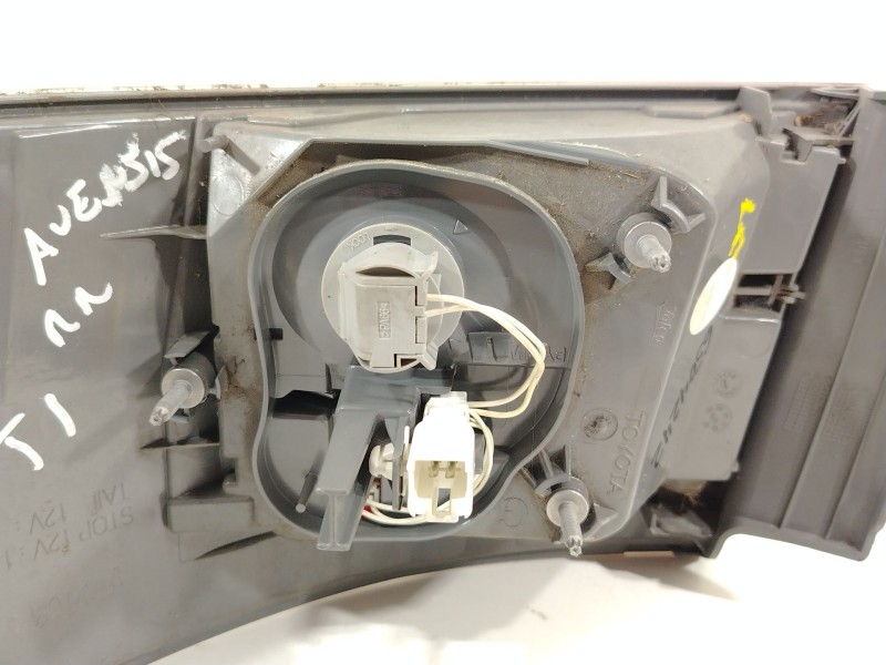 Recambio de piloto trasero izquierdo para toyota avensis sedán (_t27_) 2.0 d-4d (adt270_) referencia OEM IAM 8156105270  