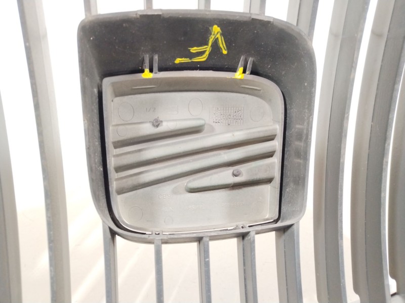 Recambio de rejilla delantera para seat altea (5p1) 1.9 tdi referencia OEM IAM 5P0853654 5P0853679 
