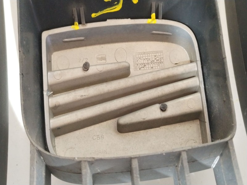 Recambio de rejilla delantera para seat leon (1p1) 1.9 tdi referencia OEM IAM 5P0853654 5P0853679 