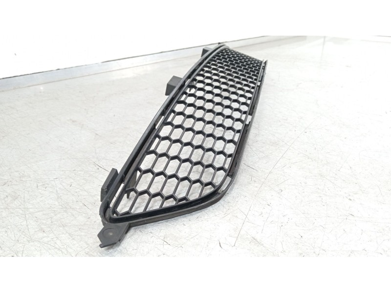 Recambio de rejilla paragolpes delantero para lexus is ii (_e2_) 220d (ale20) referencia OEM IAM 5311253010  