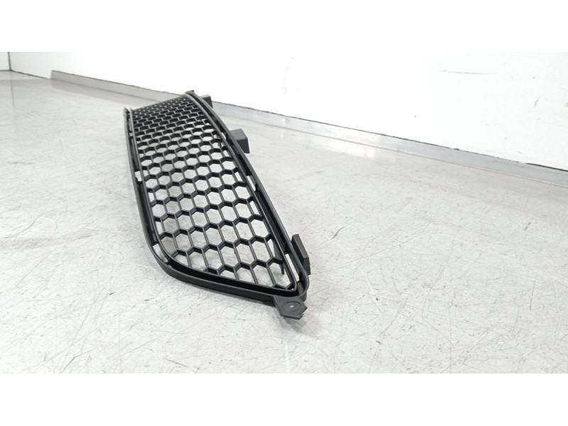 Recambio de rejilla paragolpes delantero para lexus is ii (_e2_) 220d (ale20) referencia OEM IAM 5311253010  