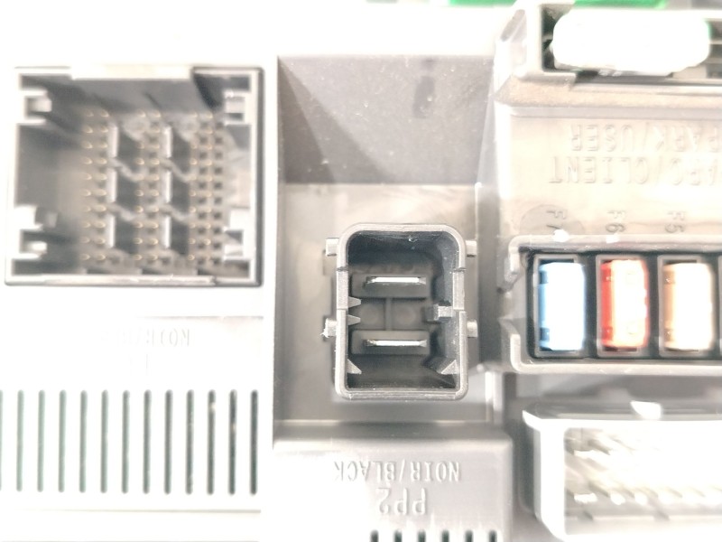 Recambio de caja reles / fusibles para citroën c4 cactus 1.6 hdi 90 referencia OEM IAM 9807531680 BSIN02 