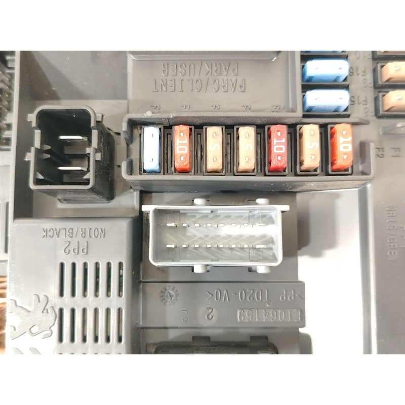 Recambio de caja reles / fusibles para citroën c4 cactus 1.6 hdi 90 referencia OEM IAM 9807531680 BSIN02 