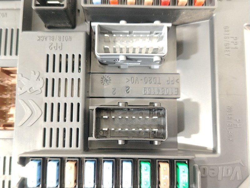 Recambio de caja reles / fusibles para citroën c4 cactus 1.6 hdi 90 referencia OEM IAM 9807531680 BSIN02 