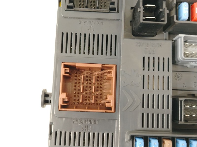 Recambio de caja reles / fusibles para citroën c4 cactus 1.6 hdi 90 referencia OEM IAM 9807531680 BSIN02 