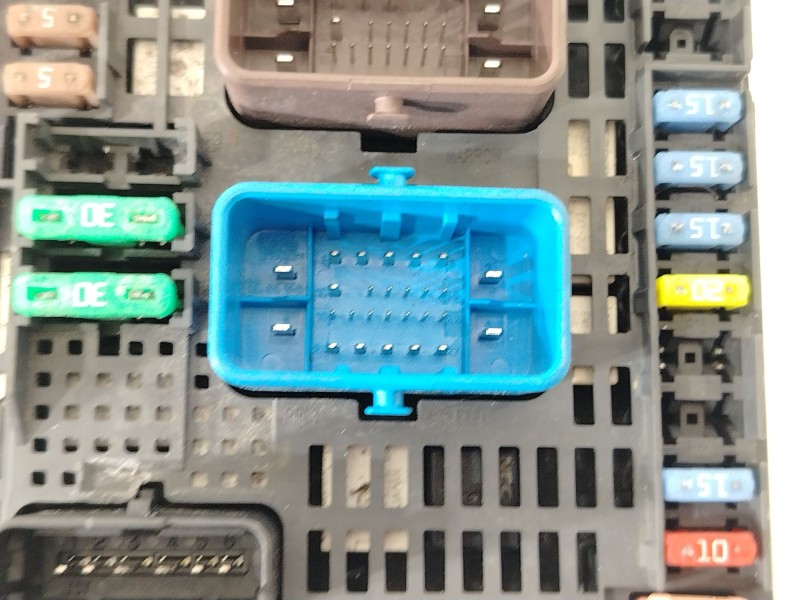 Recambio de caja reles / fusibles para citroën ds5 2.0 bluehdi 180 referencia OEM IAM 9810296480 BSMZ0601 