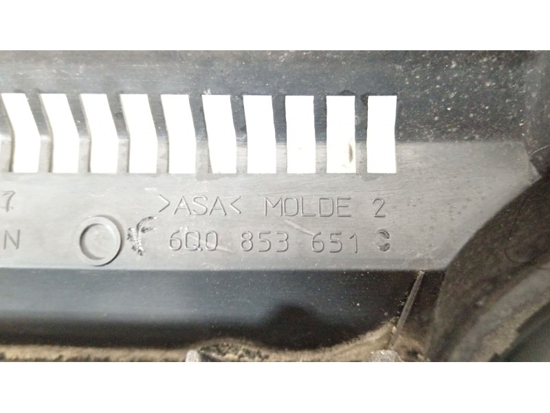 Recambio de rejilla delantera para volkswagen polo (6n2) 1.4 16v referencia OEM IAM 6Q0853651C 1J5853601 1J5853601A