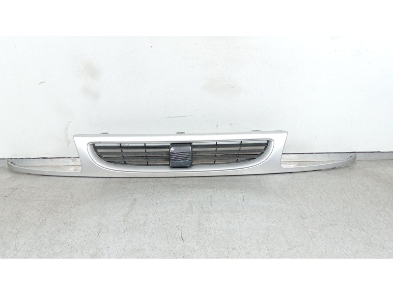 Recambio de rejilla delantera para seat ibiza ii (6k1) 1.9 d referencia OEM IAM 6K0854643 6K0853601D 