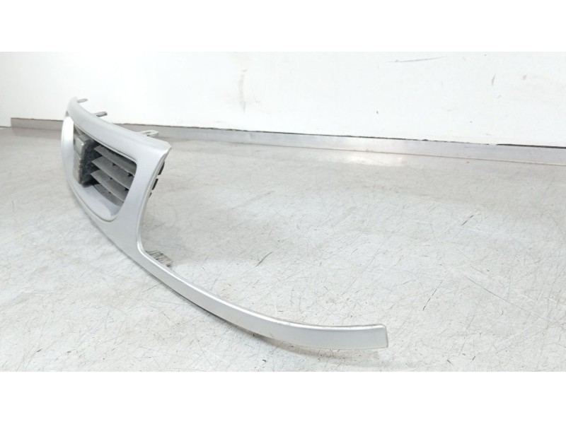Recambio de rejilla delantera para seat ibiza ii (6k1) 1.9 d referencia OEM IAM 6K0854643 6K0853601D 