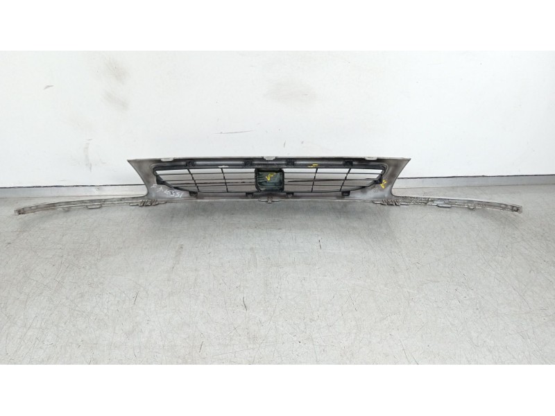 Recambio de rejilla delantera para seat ibiza ii (6k1) 1.9 d referencia OEM IAM 6K0854643 6K0853601D 