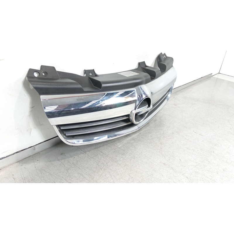 Recambio de rejilla delantera para opel zafira / zafira family b (a05) 1.8 (m75) referencia OEM IAM 13247331 13247327 