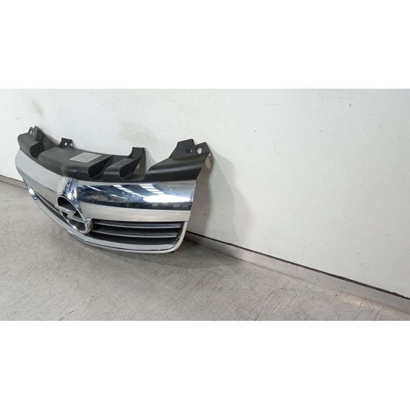 Recambio de rejilla delantera para opel zafira / zafira family b (a05) 1.8 (m75) referencia OEM IAM 13247331 13247327 