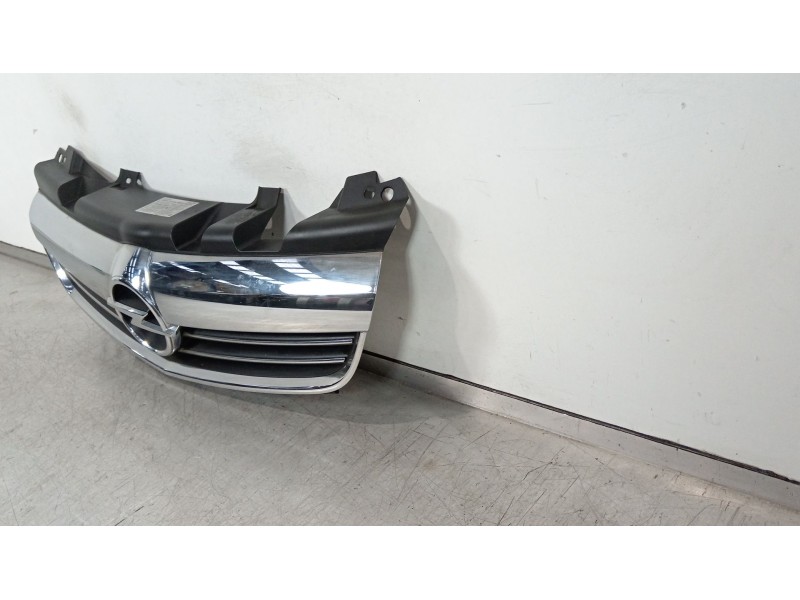 Recambio de rejilla delantera para opel zafira / zafira family b (a05) 1.8 (m75) referencia OEM IAM 13247331 13247327 