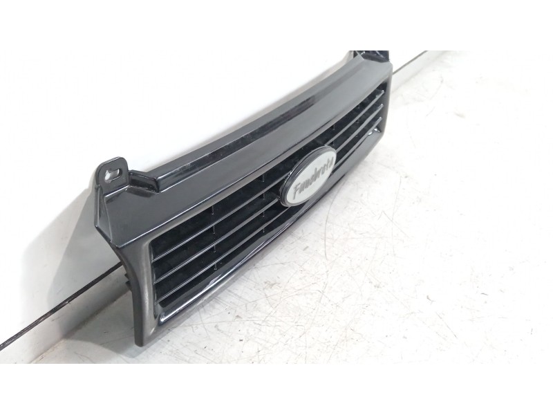 Recambio de rejilla delantera para ford sierra ii (gbg, gb4) 1.8 td referencia OEM IAM 90BG8A133BBW  