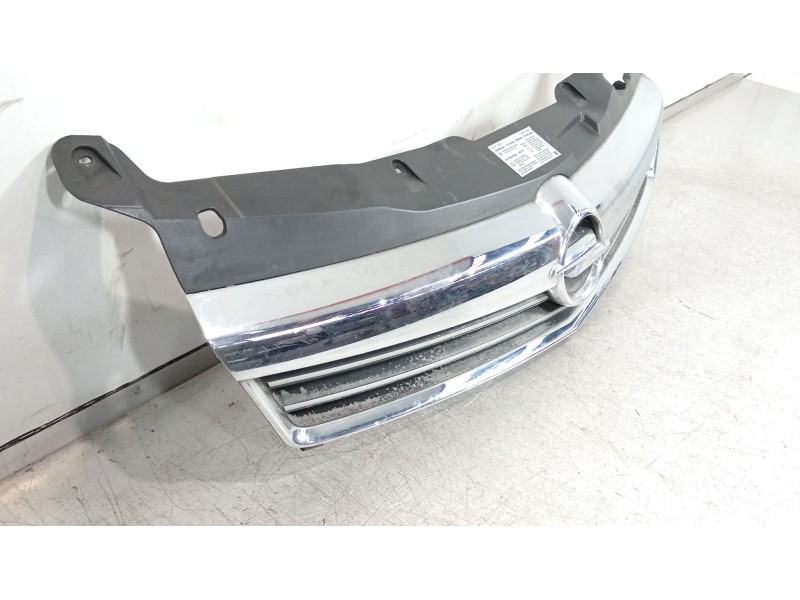 Recambio de rejilla delantera para opel astra h (a04) 1.4 (l48) referencia OEM IAM 13225780 461088395 13225775