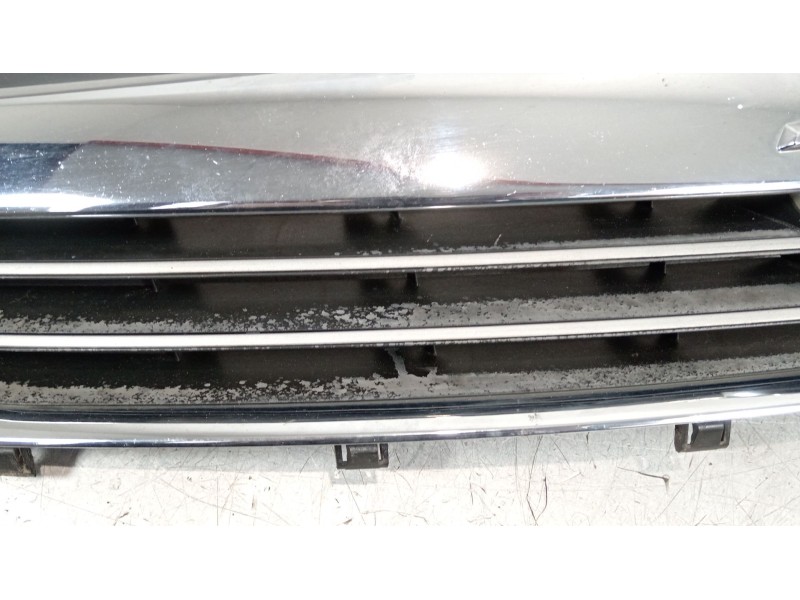 Recambio de rejilla delantera para opel astra h (a04) 1.4 (l48) referencia OEM IAM 13225780 461088395 13225775