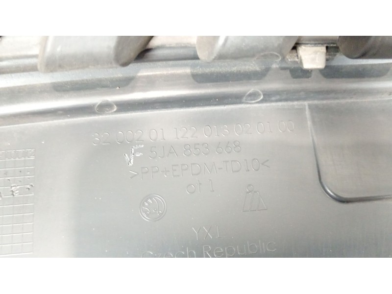 Recambio de rejilla delantera para skoda rapid spaceback (nh1) 1.4 tdi referencia OEM IAM 5JA853668  