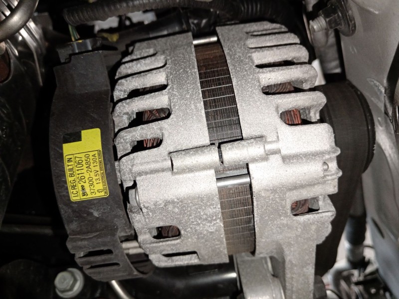 Recambio de alternador para kia cee´d (jd) 1.6 crdi 110 referencia OEM IAM 373002A850  2611067