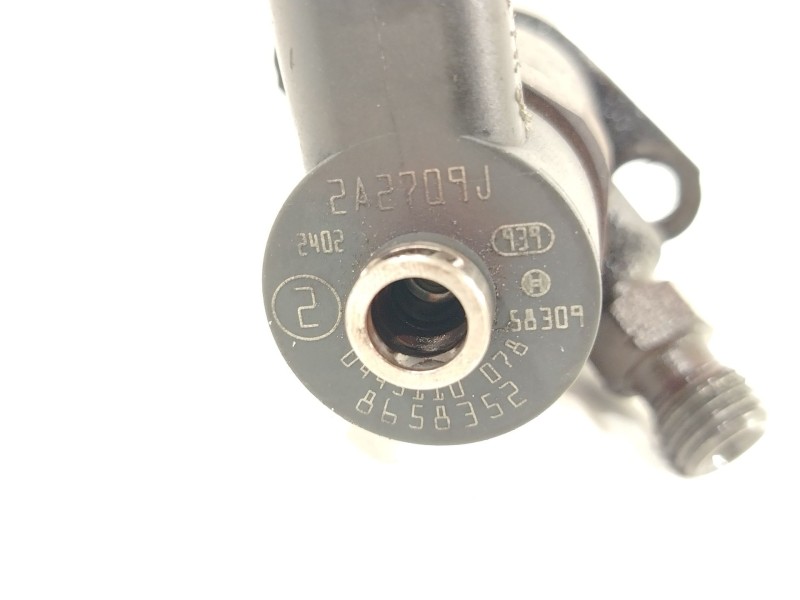 Recambio de inyector para volvo xc90 i (275) d5 awd referencia OEM IAM 8658352 0445110078 