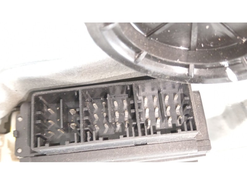 Recambio de elevalunas delantero izquierdo para seat ibiza iii (6l1) 1.9 tdi referencia OEM IAM 6L4837751R 6Q2959802A 6L4837755J