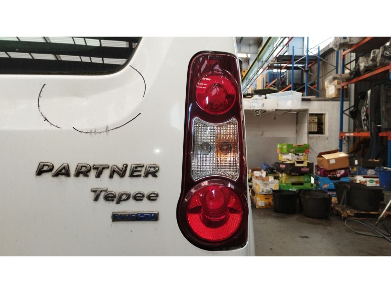 Recambio de piloto trasero derecho para peugeot partner tepee 1.6 bluehdi 100 referencia OEM IAM   