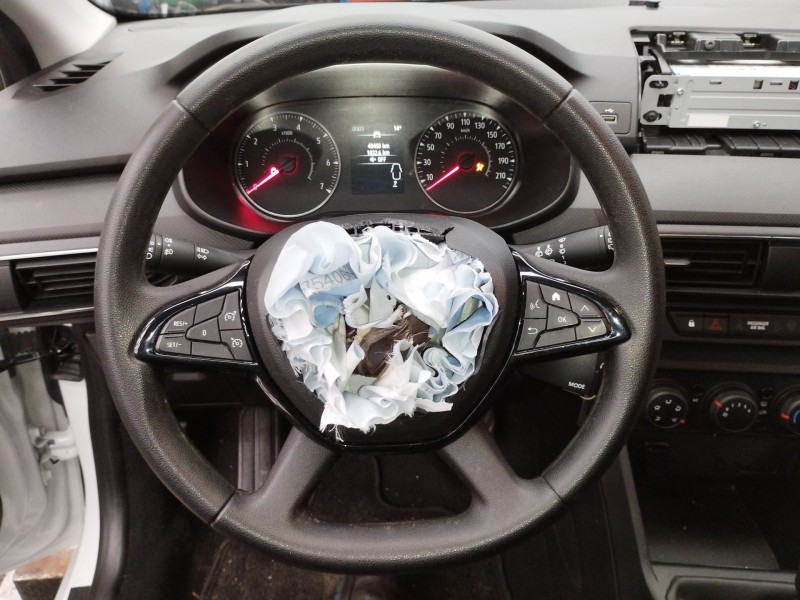 Recambio de volante para dacia sandero iii 1.0 tce 90 referencia OEM IAM 484007754R  