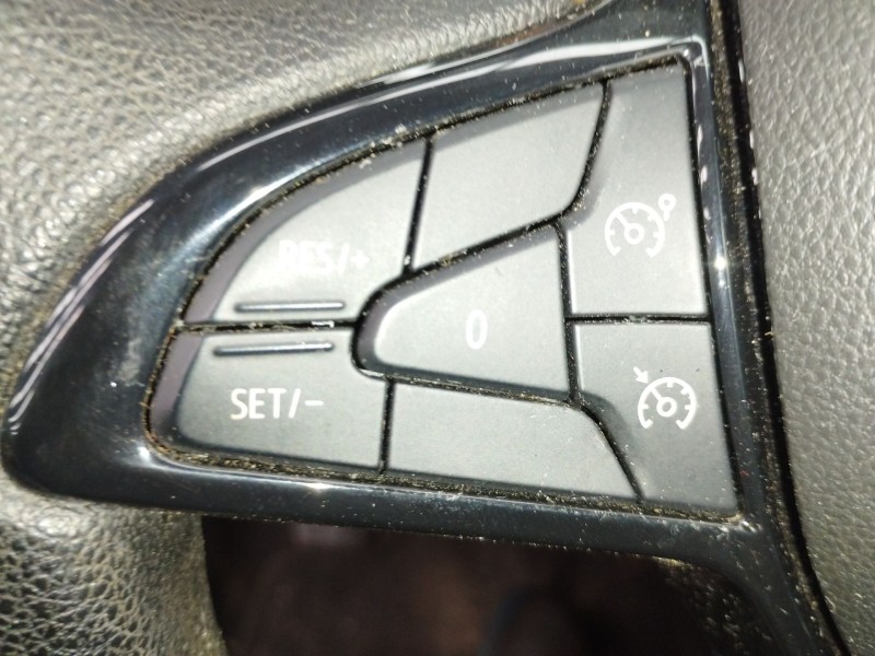 Recambio de volante para dacia sandero iii 1.0 tce 90 referencia OEM IAM 484007754R  