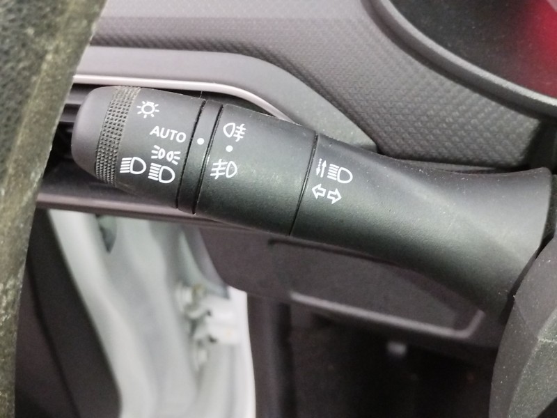 Recambio de mando luces para dacia sandero iii 1.0 tce 90 referencia OEM IAM 255671005R 255543182R 