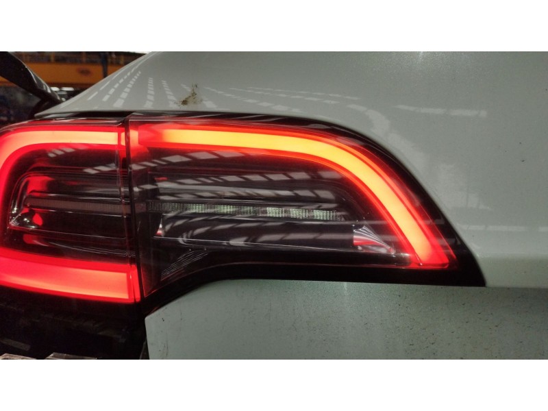 Recambio de piloto trasero izquierdo en porton para tesla model 3 (5yj3) ev referencia OEM IAM 2TZ015342911 150208800B 