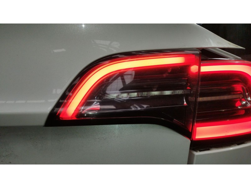 Recambio de piloto trasero derecho en porton para tesla model 3 (5yj3) ev referencia OEM IAM 2TZ015342921 150208900B 