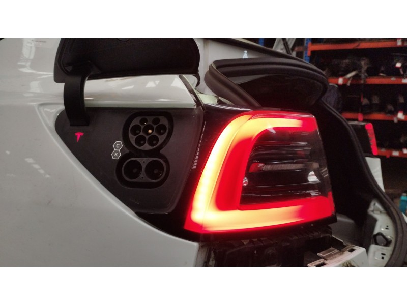 Recambio de piloto trasero izquierdo para tesla model 3 (5yj3) ev referencia OEM IAM 150208699D  