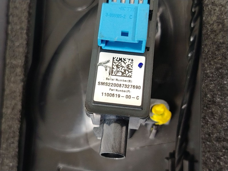 Recambio de moldura puerta delantera derecha para tesla model 3 (5yj3) ev referencia OEM IAM 110925500I 110061900C 110044100E