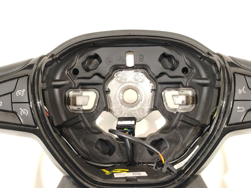 Recambio de volante para dacia sandero iii 1.0 tce 90 referencia OEM IAM 484007754R  