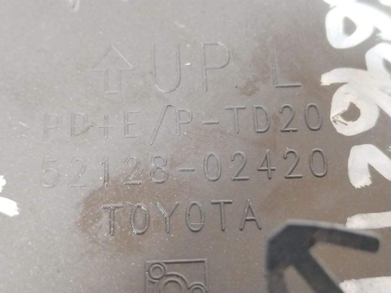 Recambio de tapa paragolpes para toyota auris (_e18_) 1.6 (zre181_, zre185_) referencia OEM IAM 5212802420  