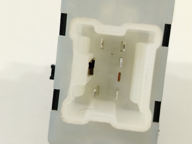 Recambio de mando elevalunas delantero derecho para dacia sandero iii 1.0 tce 90 referencia OEM IAM 254118439R  