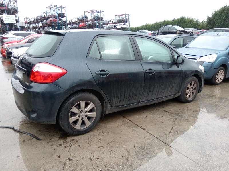 toyota auris (_e15_) del año 2012