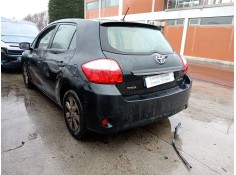 toyota auris (_e15_) del año 2012 2