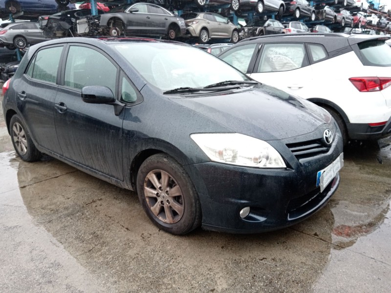 toyota auris (_e15_) del año 2012