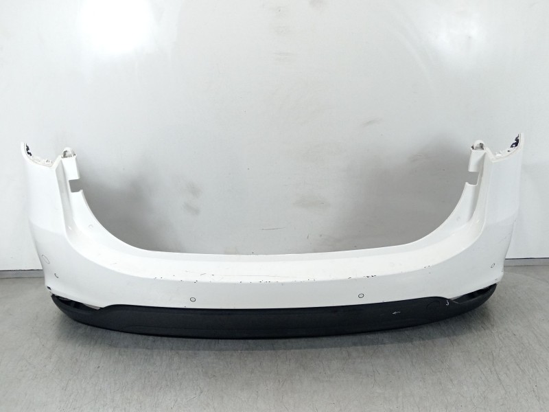 Recambio de paragolpes trasero para kia carens iv 1.6 gdi referencia OEM IAM 86611A4000  